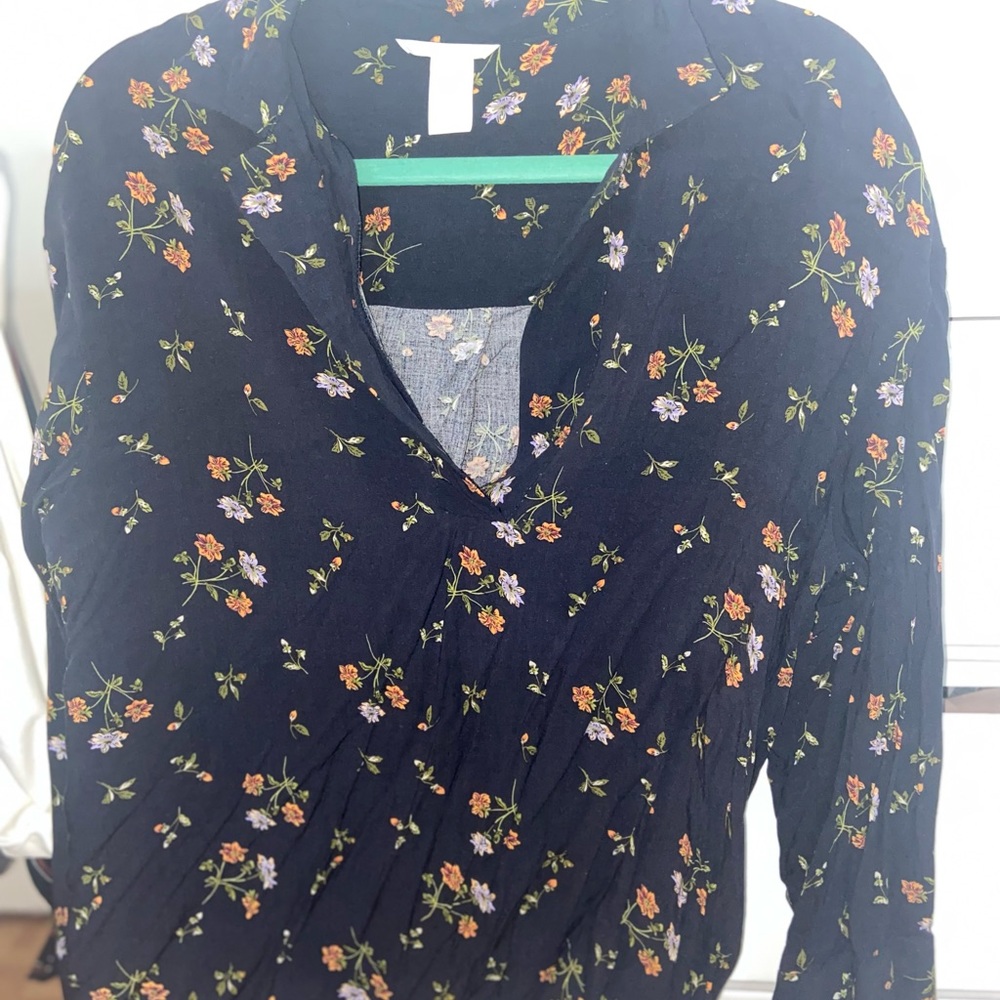 Vneck button down long sleep blouse